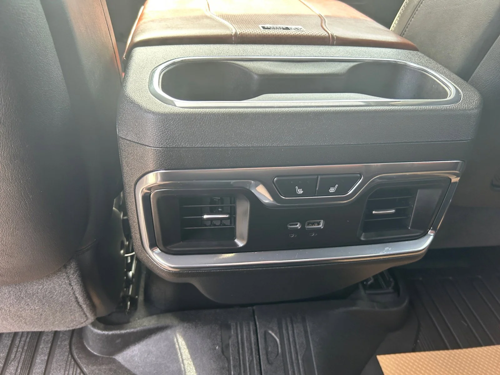Used 2025 Silver GMC Denali Ultimate Crew Cab image 20