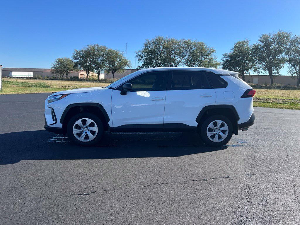 Used 2024 Ice Toyota LE image 4
