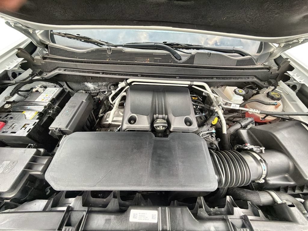 Used 2025 Summit White Chevrolet ZR2 image 31