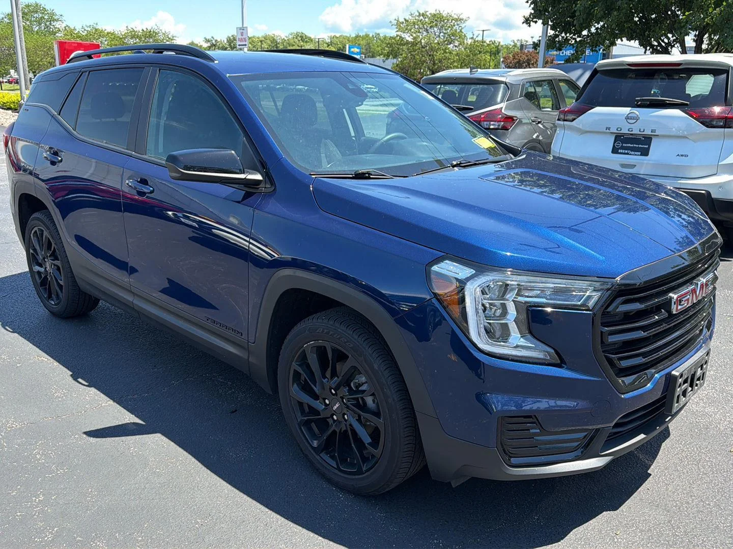 Used 2023 Marine Metallic GMC SLE image 2