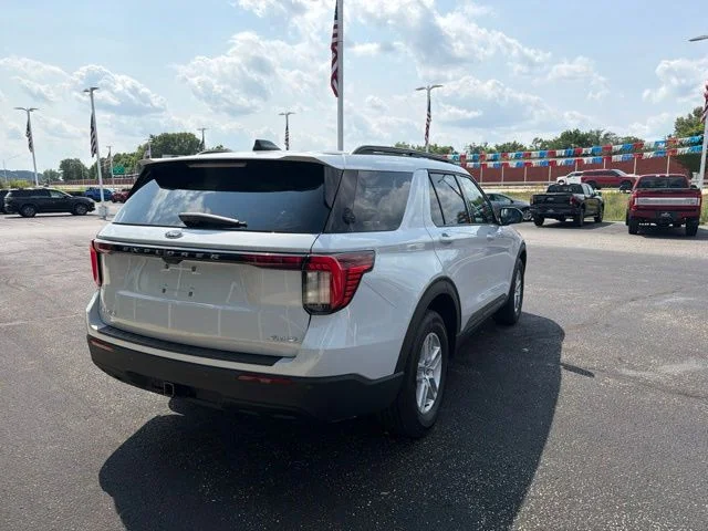 New 2026 Space White Metallic Ford Active image 3
