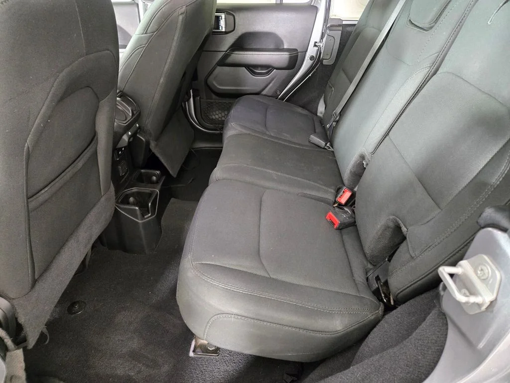 Used 2021 Silver Jeep Unlimited Sahara image 17