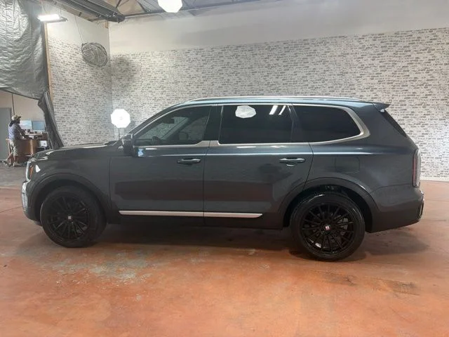 Used 2023 Gravity Gray Kia EX image 4
