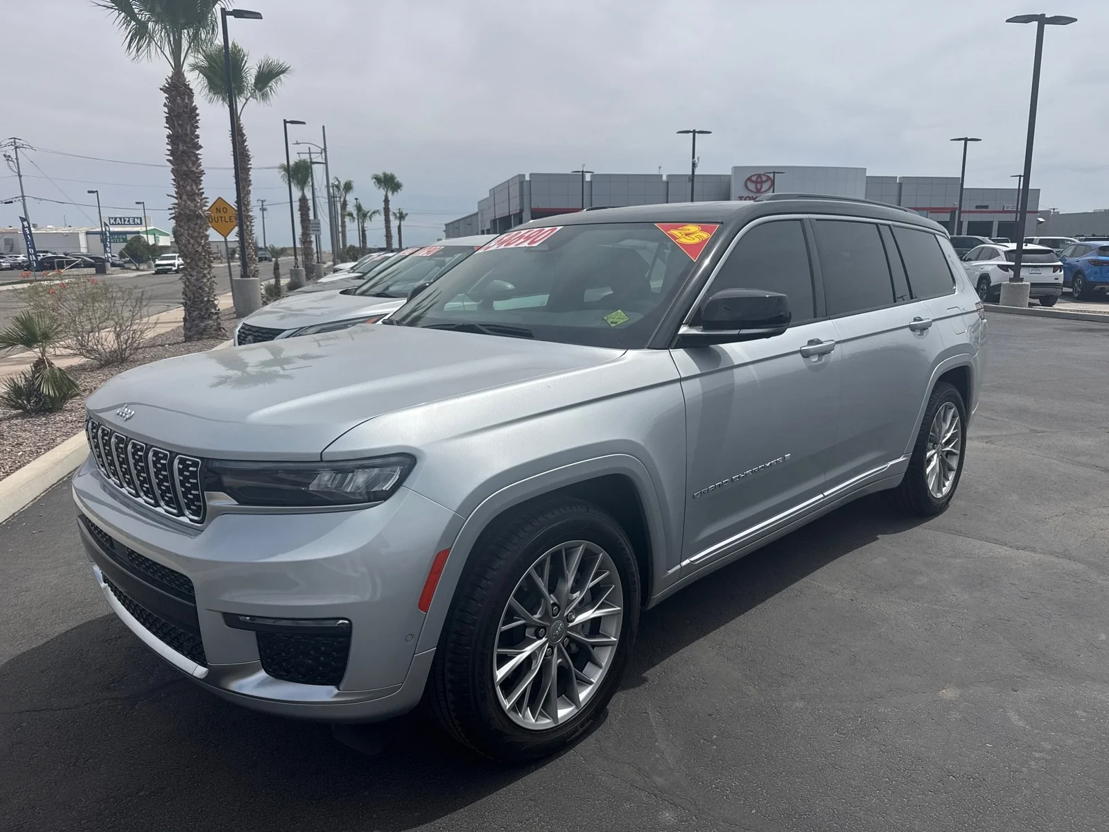 Used 2025 Silver Zynith Jeep Summit image 3