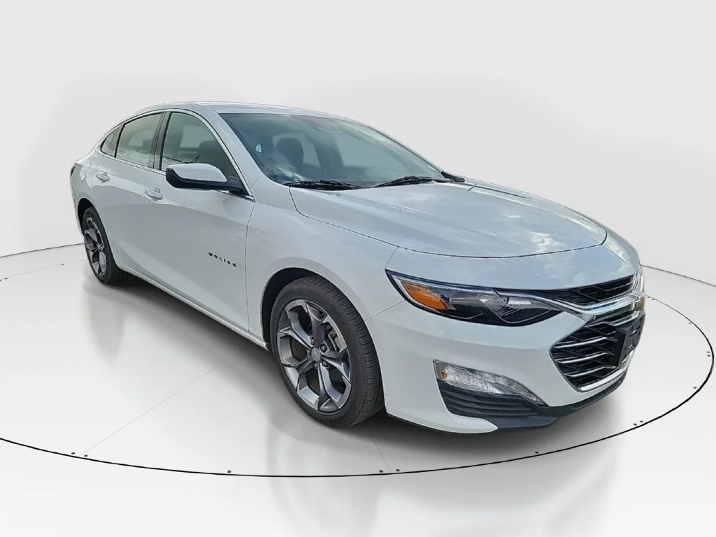 Used 2024 White Chevrolet LT image 3