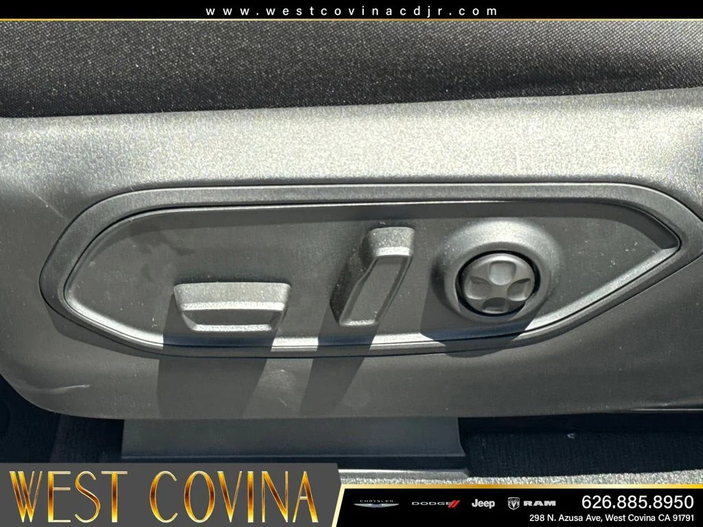 New 2026 Silver Zynith Exterior Paint Jeep  image 22