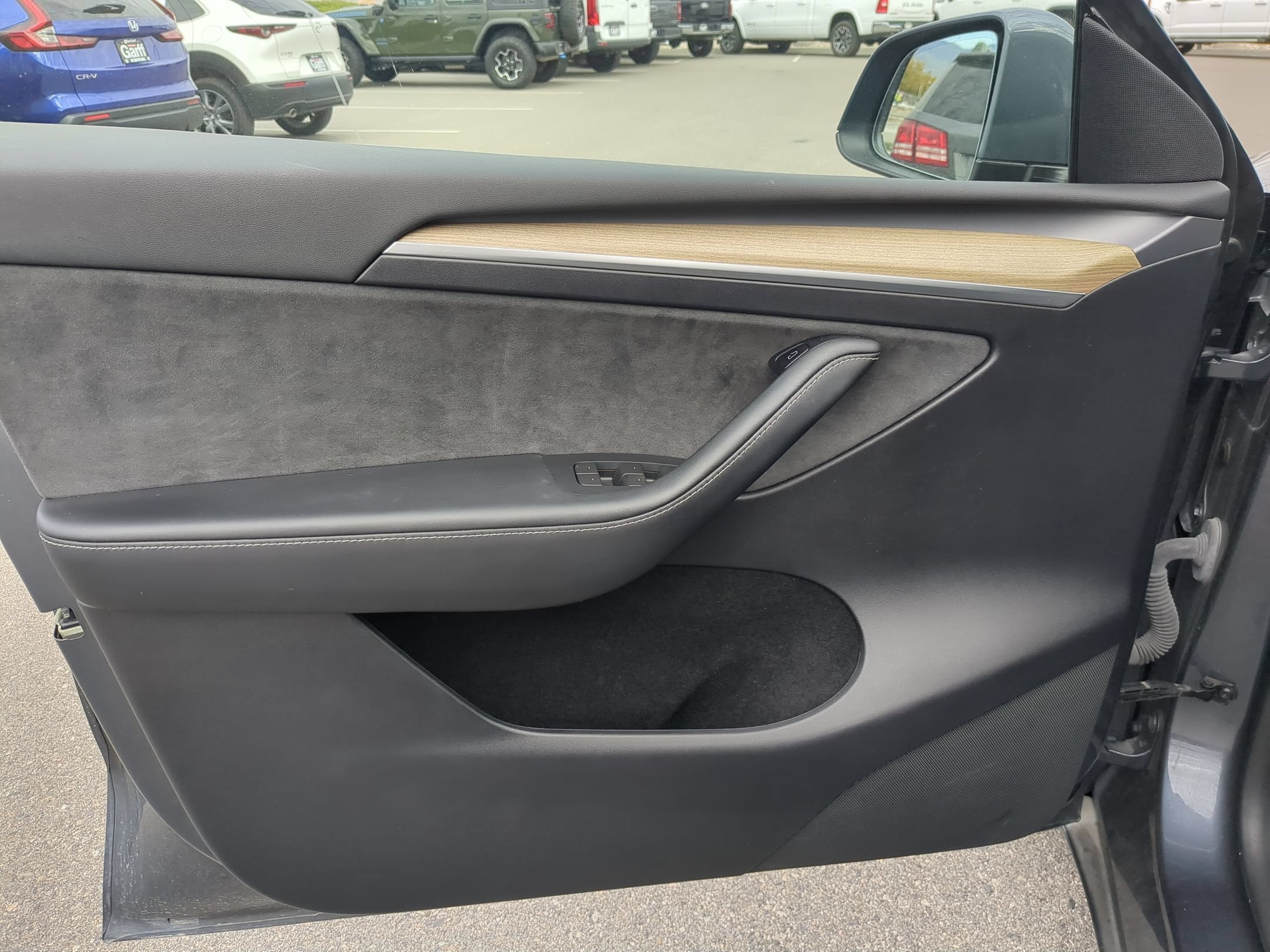 Used 2023  Tesla Long Range image 12