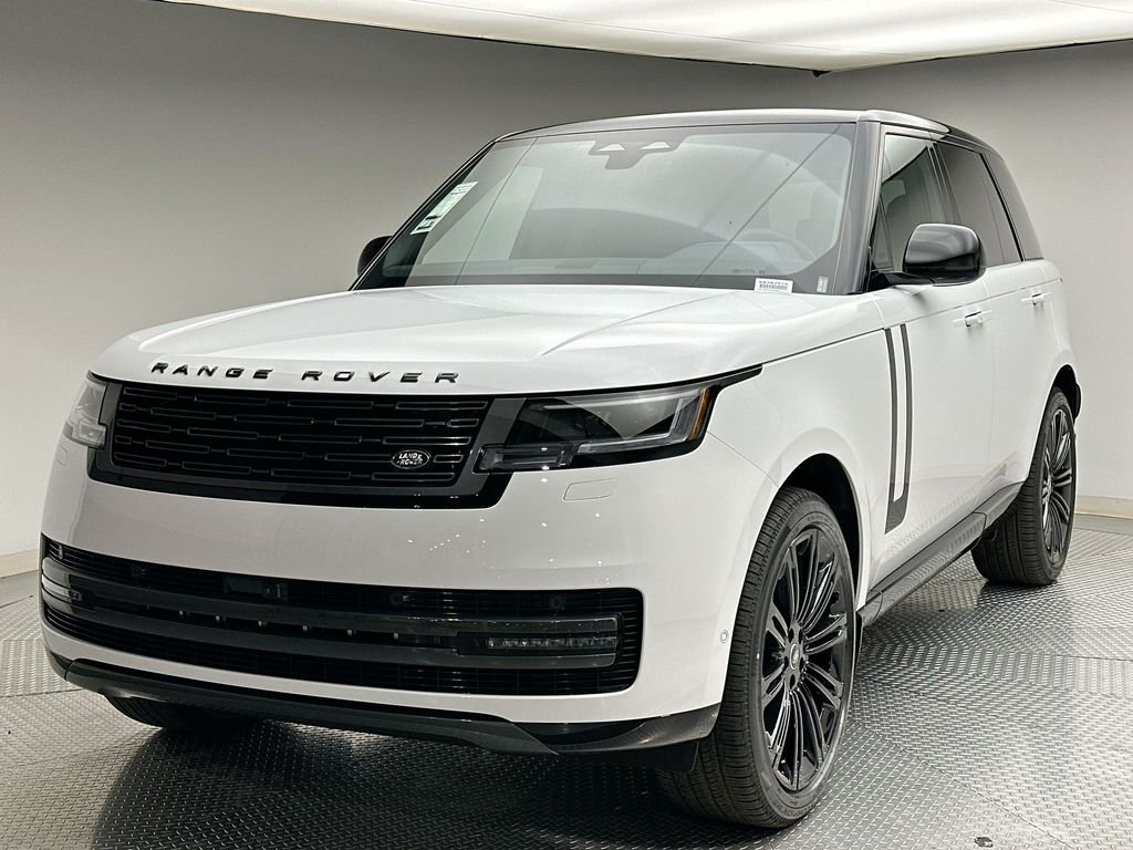 Used 2025  Land Rover SE image 1