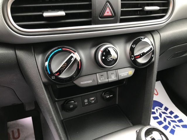 Used 2020 Ultra Black Hyundai SE image 18