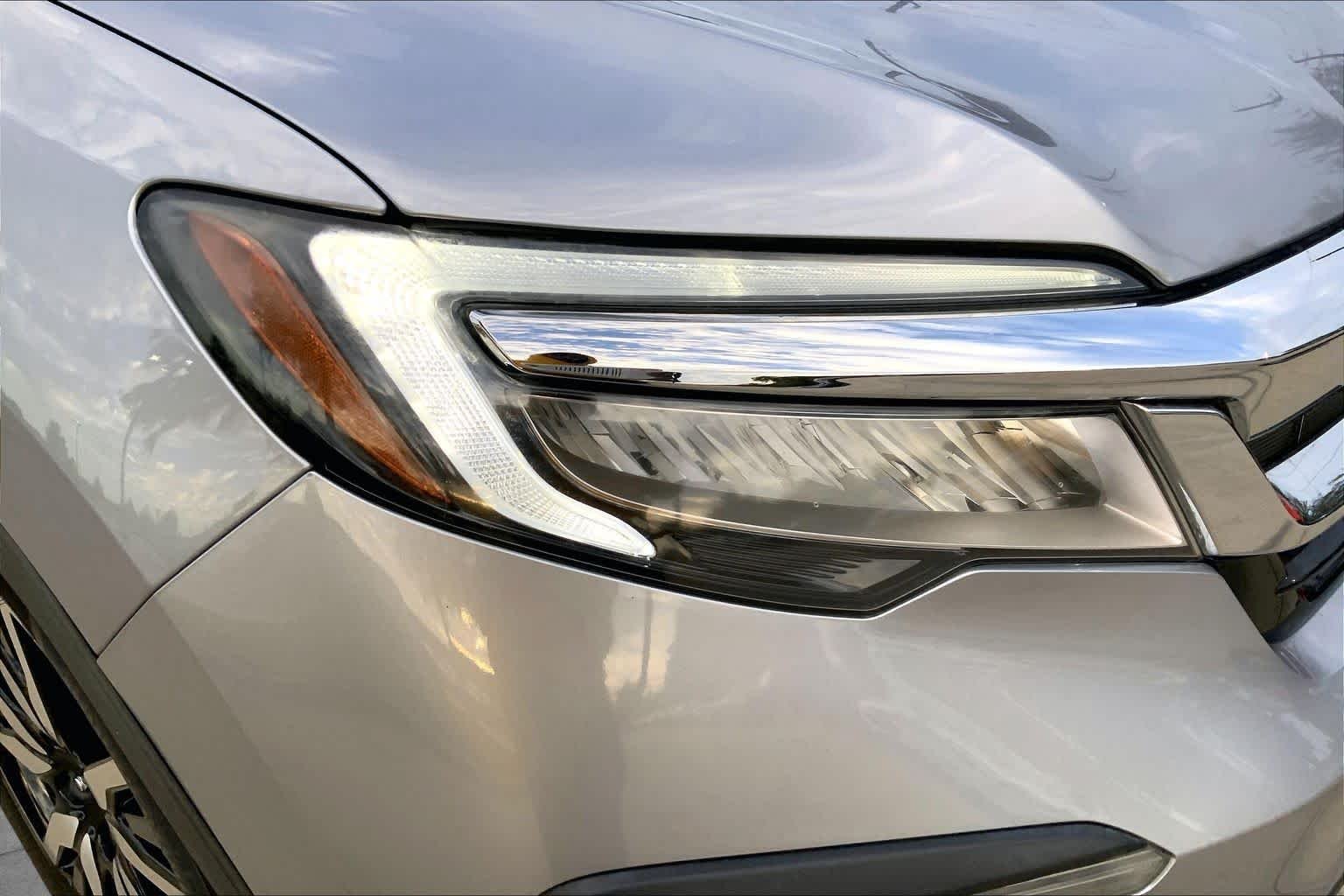 Used 2020 Lunar Silver Metallic Honda Elite image 28