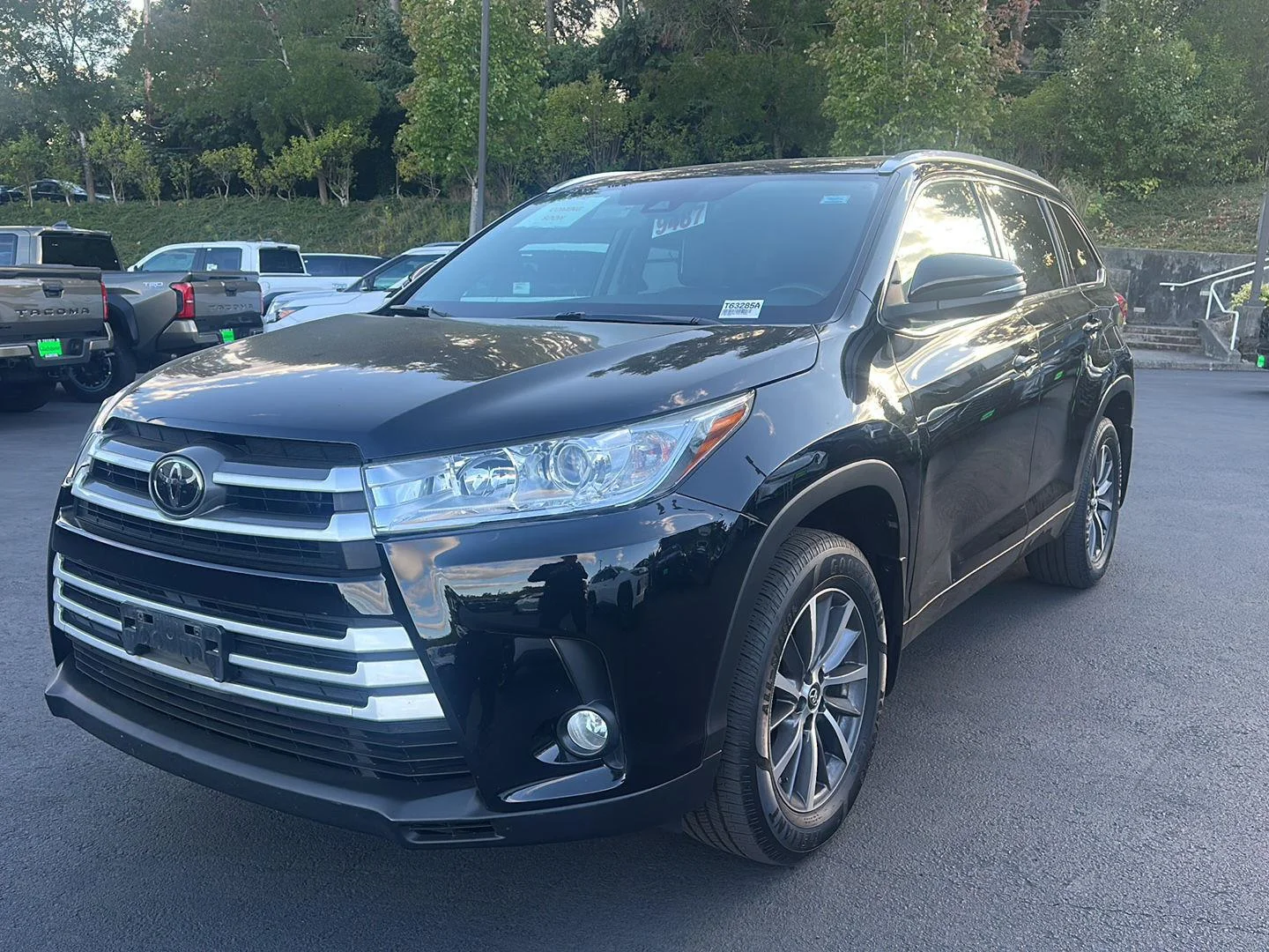 Used 2018 Midnight Black Metallic Toyota XLE image 1