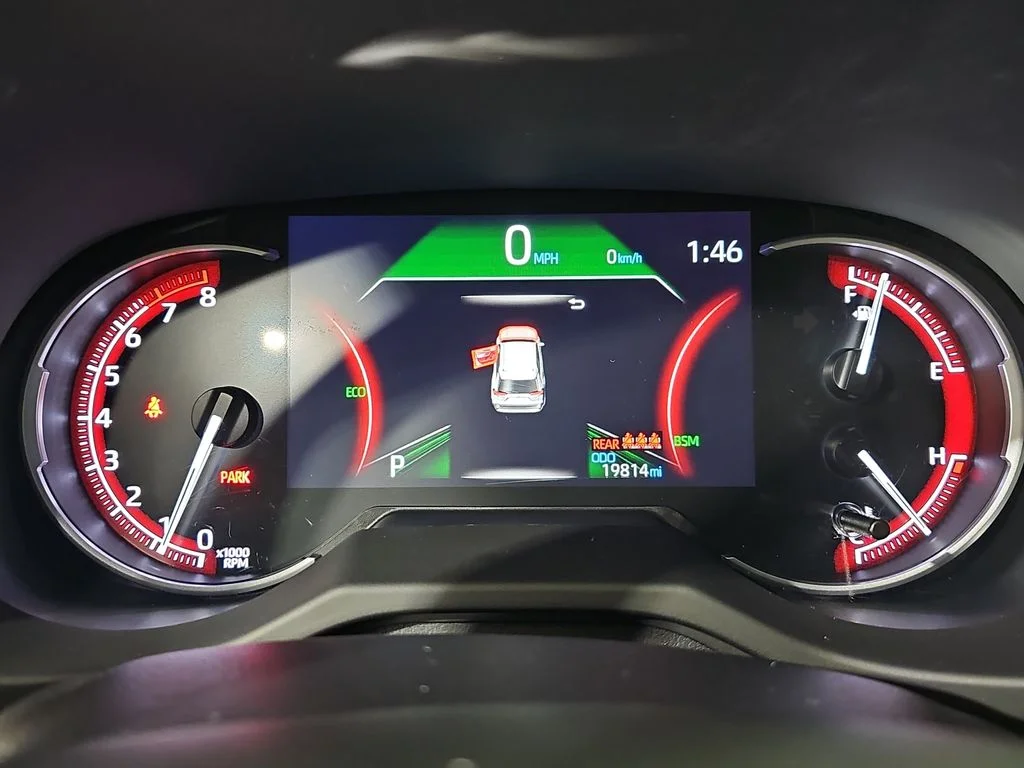 Used 2025 Silver Toyota XLE image 21