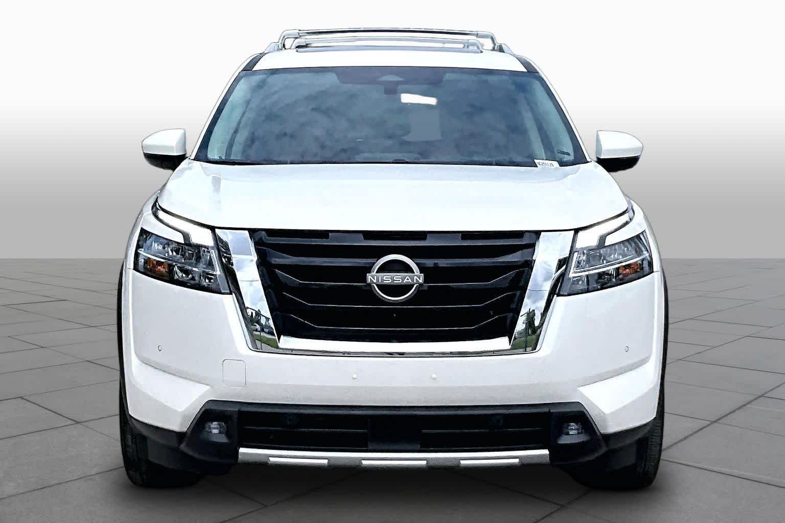 Used 2022 Pearl White Tricoat Nissan Platinum image 4