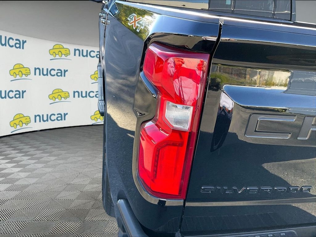 Used 2022 Black Chevrolet RST image 32