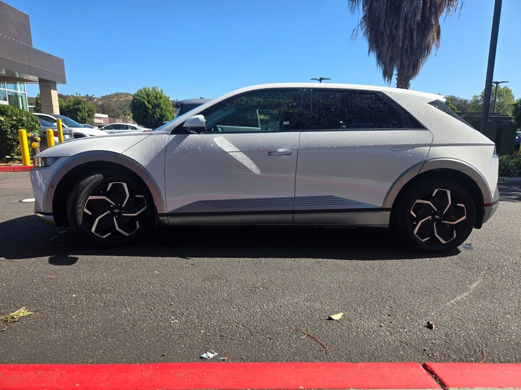 Used 2024 White Hyundai Limited image 4