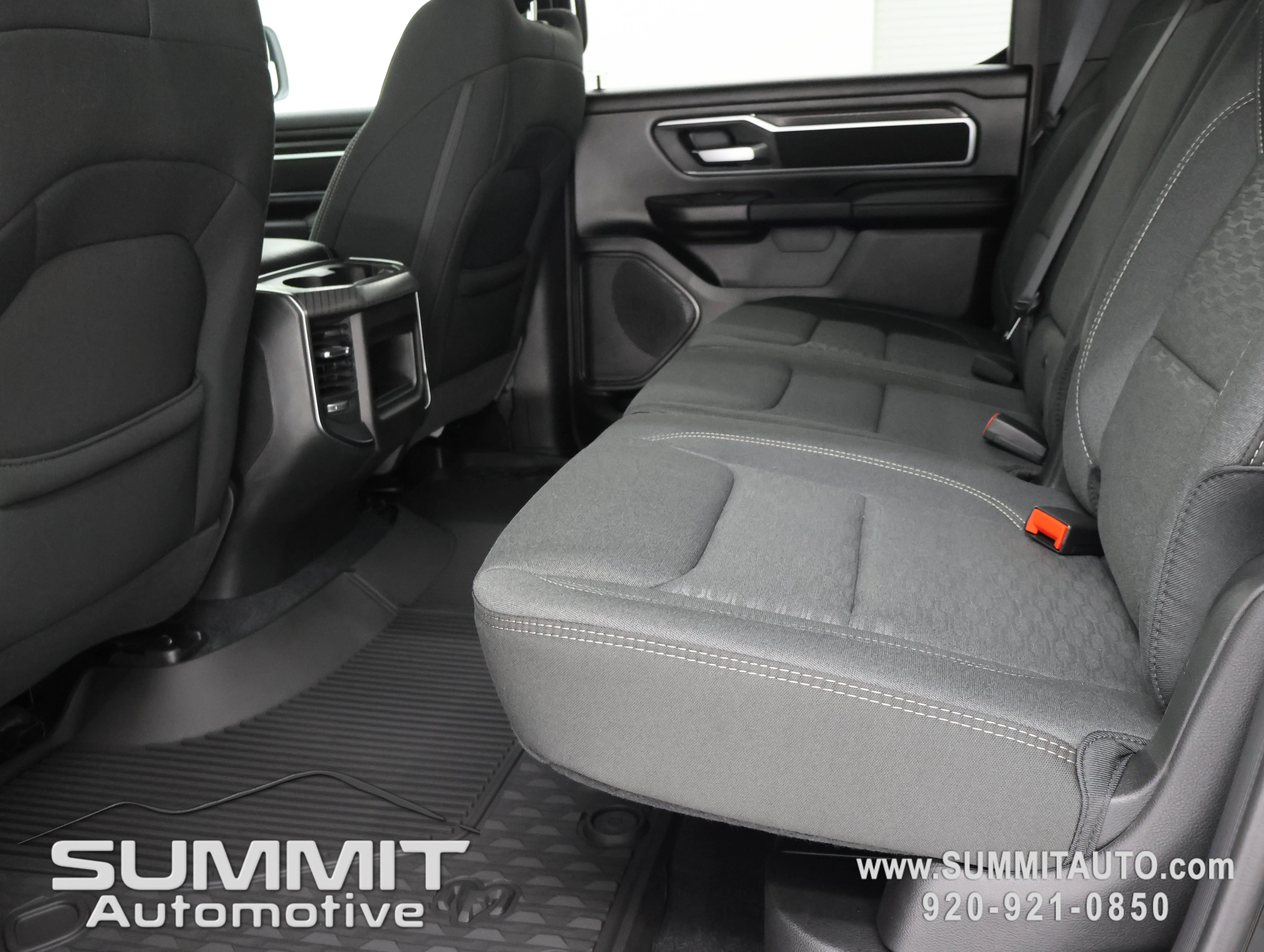 New 2026 Diamond Black Crystal Pearl-Coat Exterior Paint RAM Big Horn/Lone Star image 36