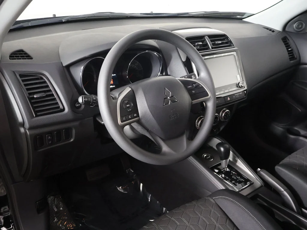 New 2027 Black Mitsubishi 2.0 ES AWC image 23