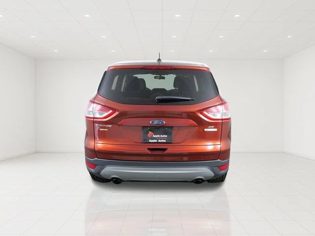 Used 2015 Orange Ford SE image 5