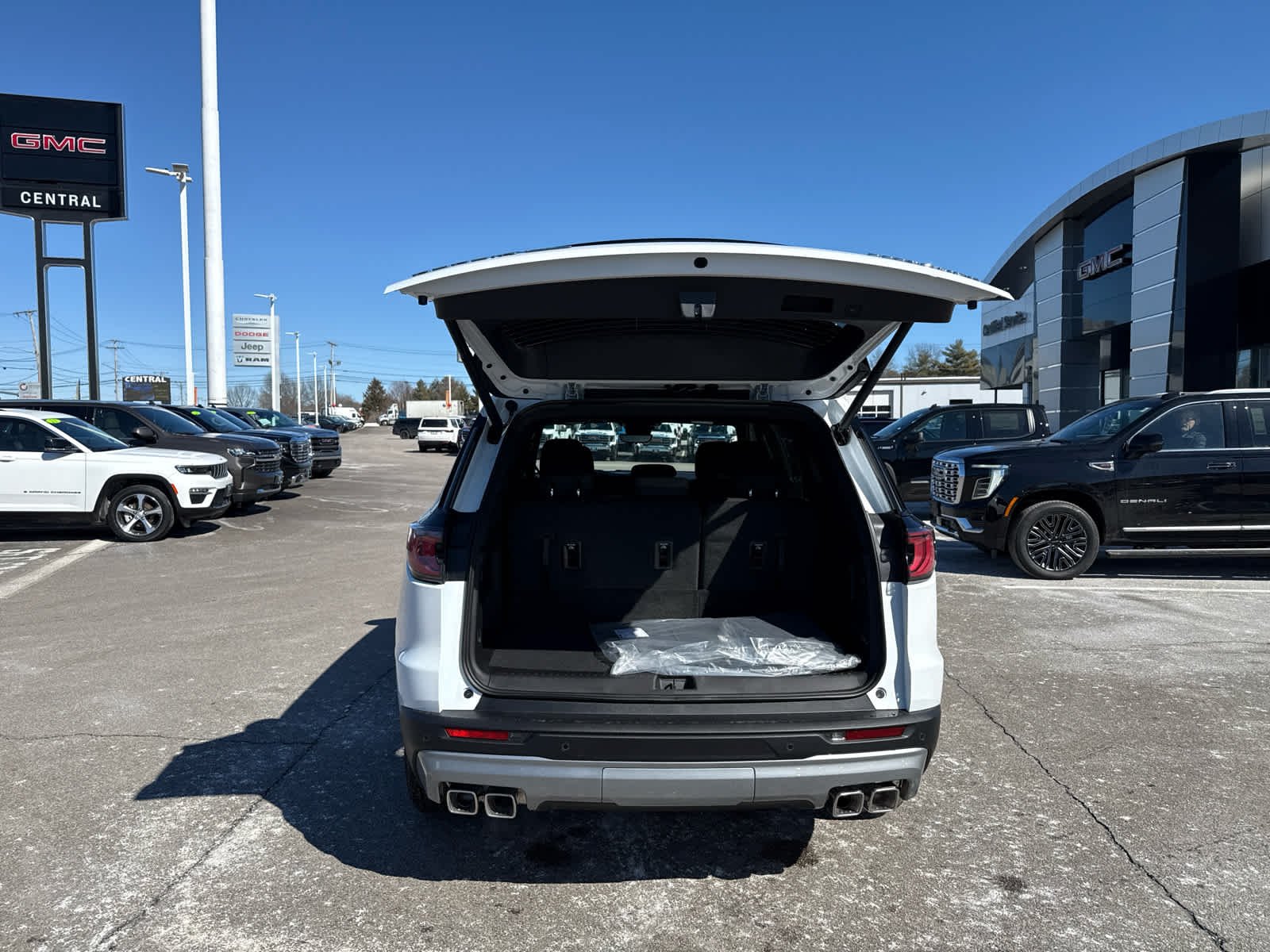 2026 GMC Acadia Elevation - Photo 11