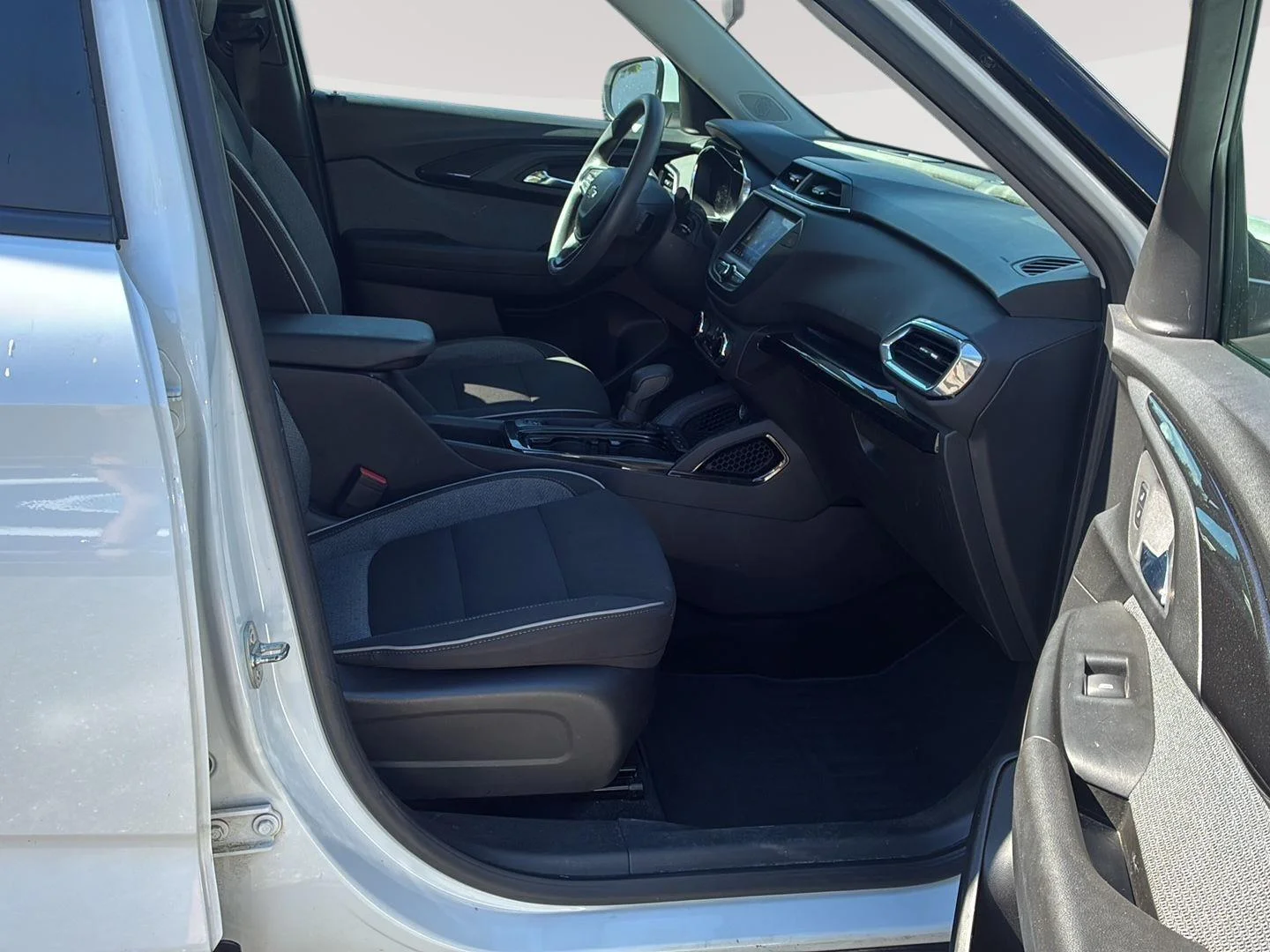 Used 2022 Summit White Chevrolet LT image 11