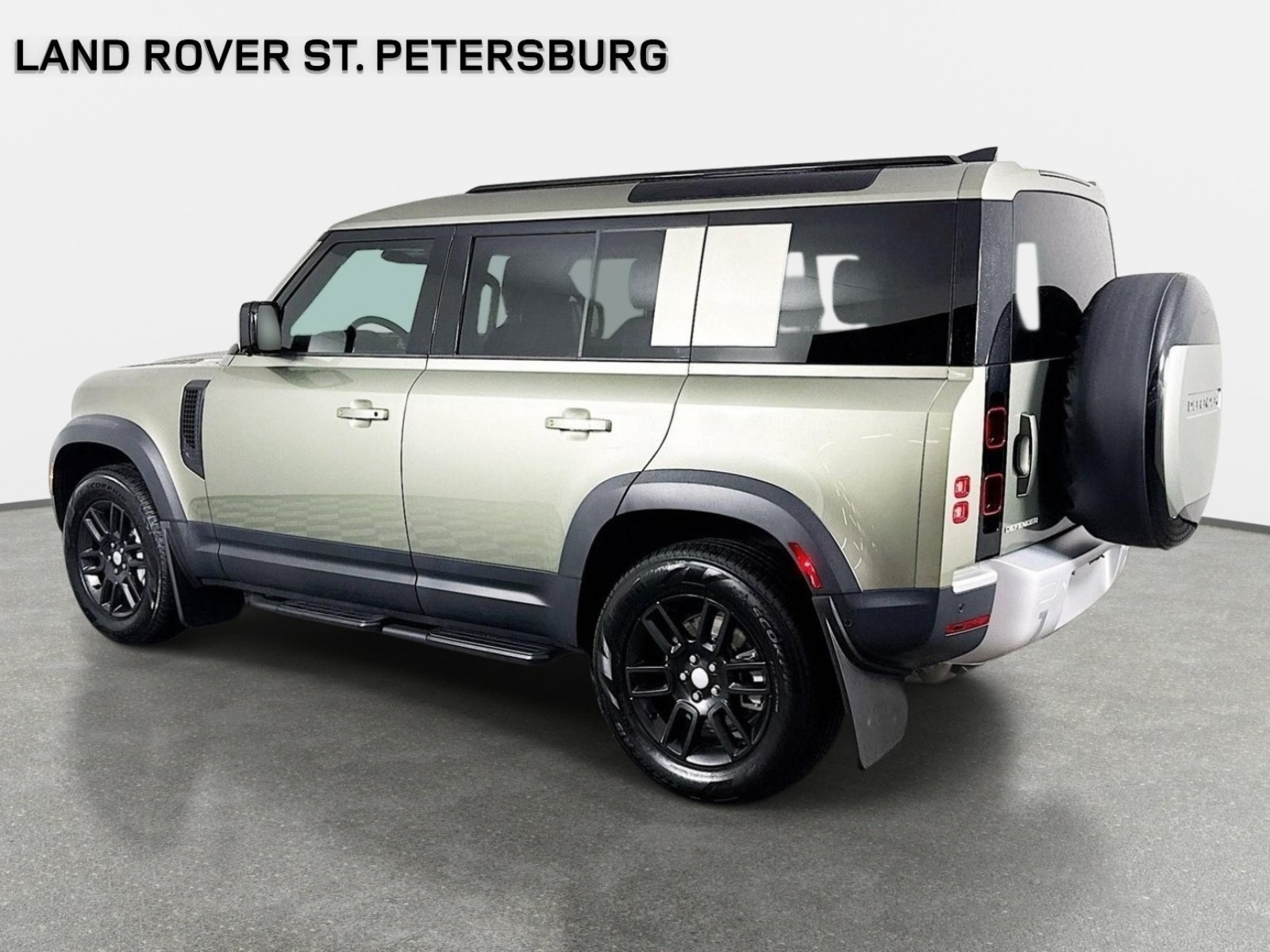 Used 2025 Pangea Green Metallic Land Rover S image 7