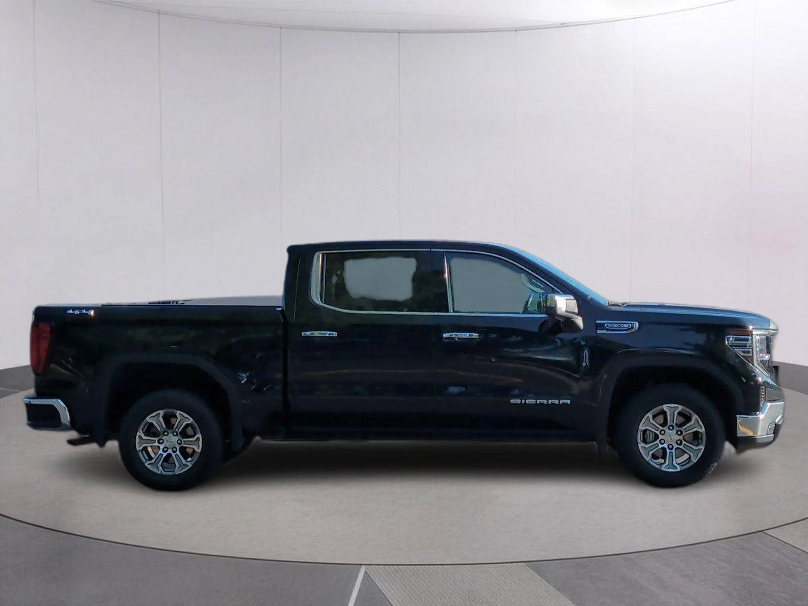 Used 2024 Onyx Black GMC SLT image 7