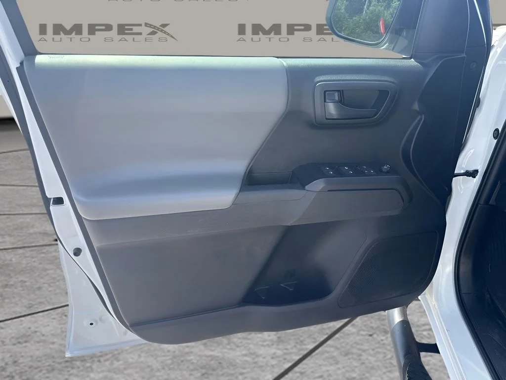 Used 2022 White Toyota SR image 18