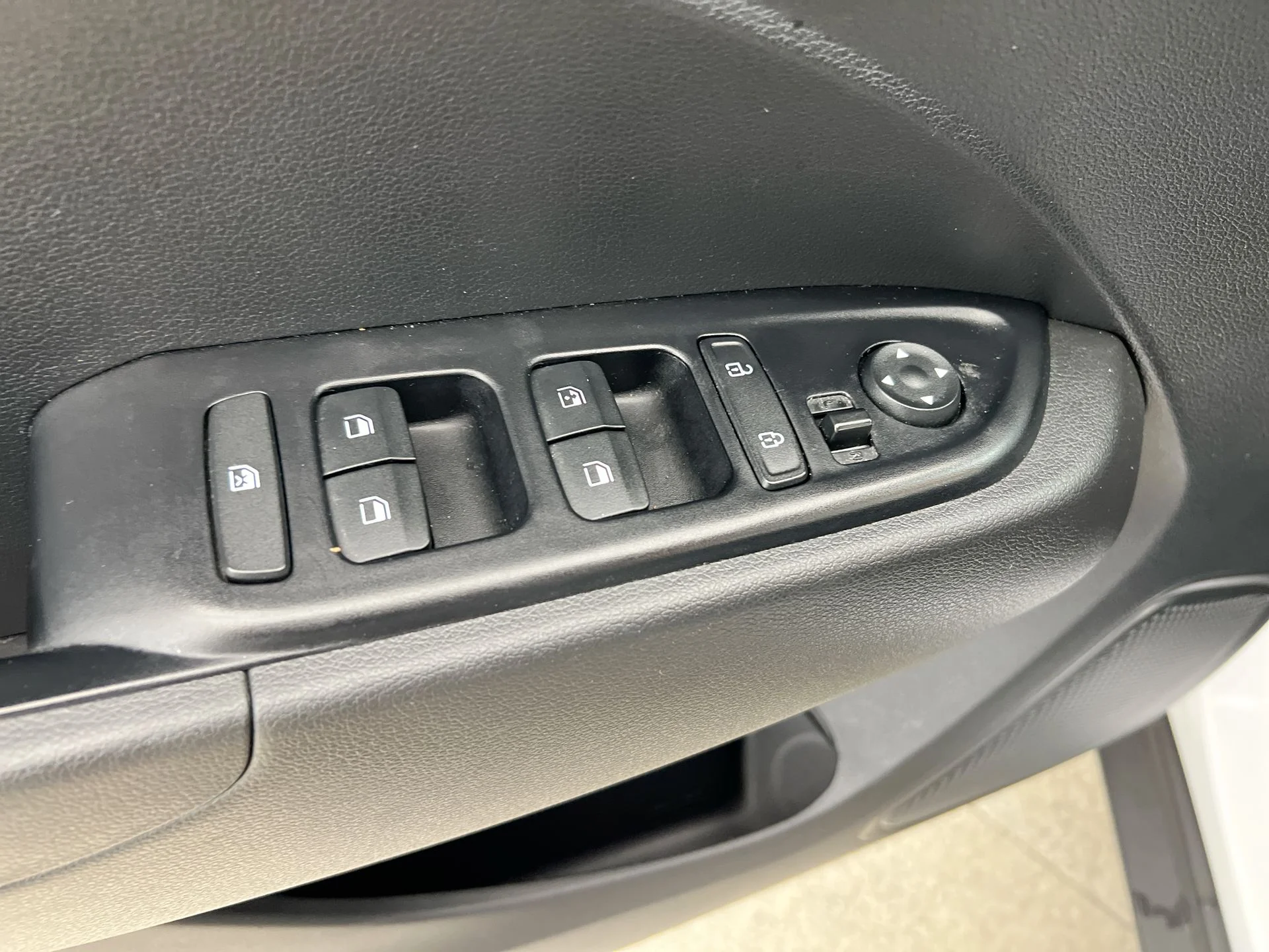 Used 2023 White Hyundai SEL image 22