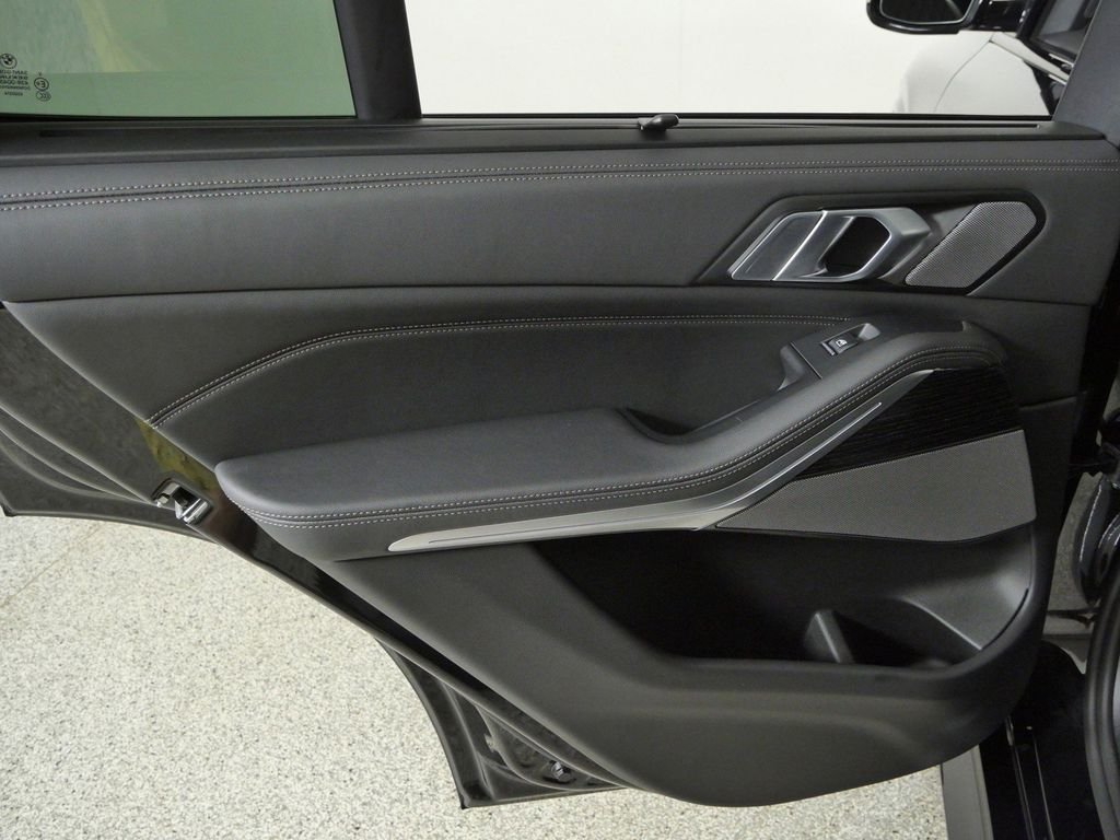 New 2026 Black Sapphire Metallic BMW xDrive40i image 31