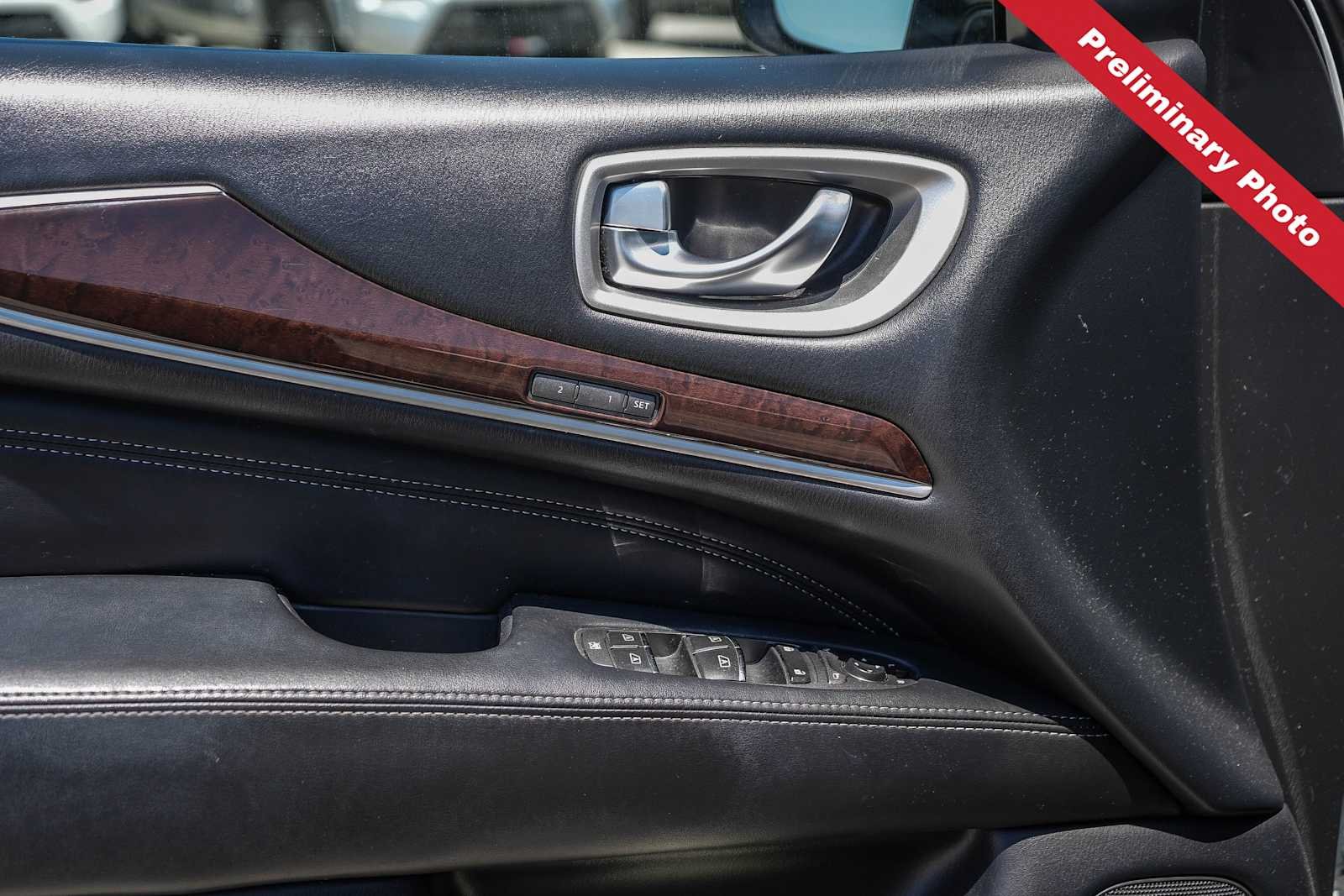 Used 2019 Majestic White INFINITI LUXE image 15