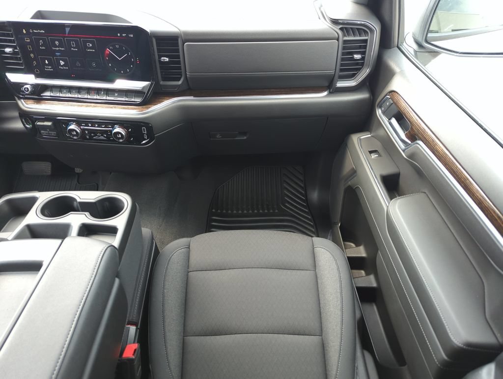 Used 2025 Summit White GMC Elevation image 15