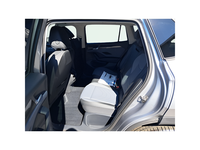 2025 Volkswagen Tiguan SE - Photo 13