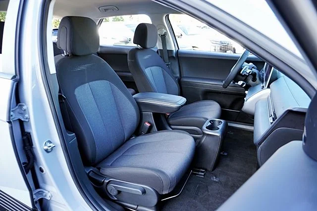 Used 2024 Gray Hyundai SEL image 11