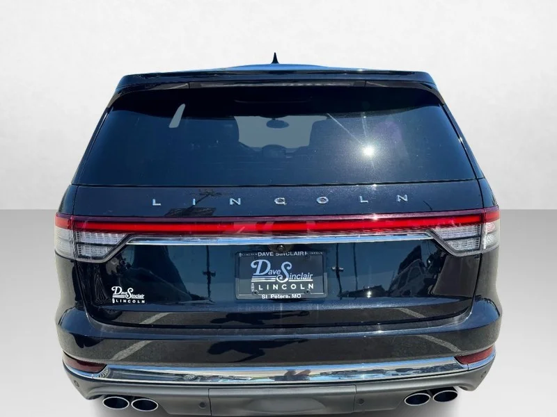 Used 2023 Infinite Black Metallic Clearcoat Lincoln Reserve AWD image 6