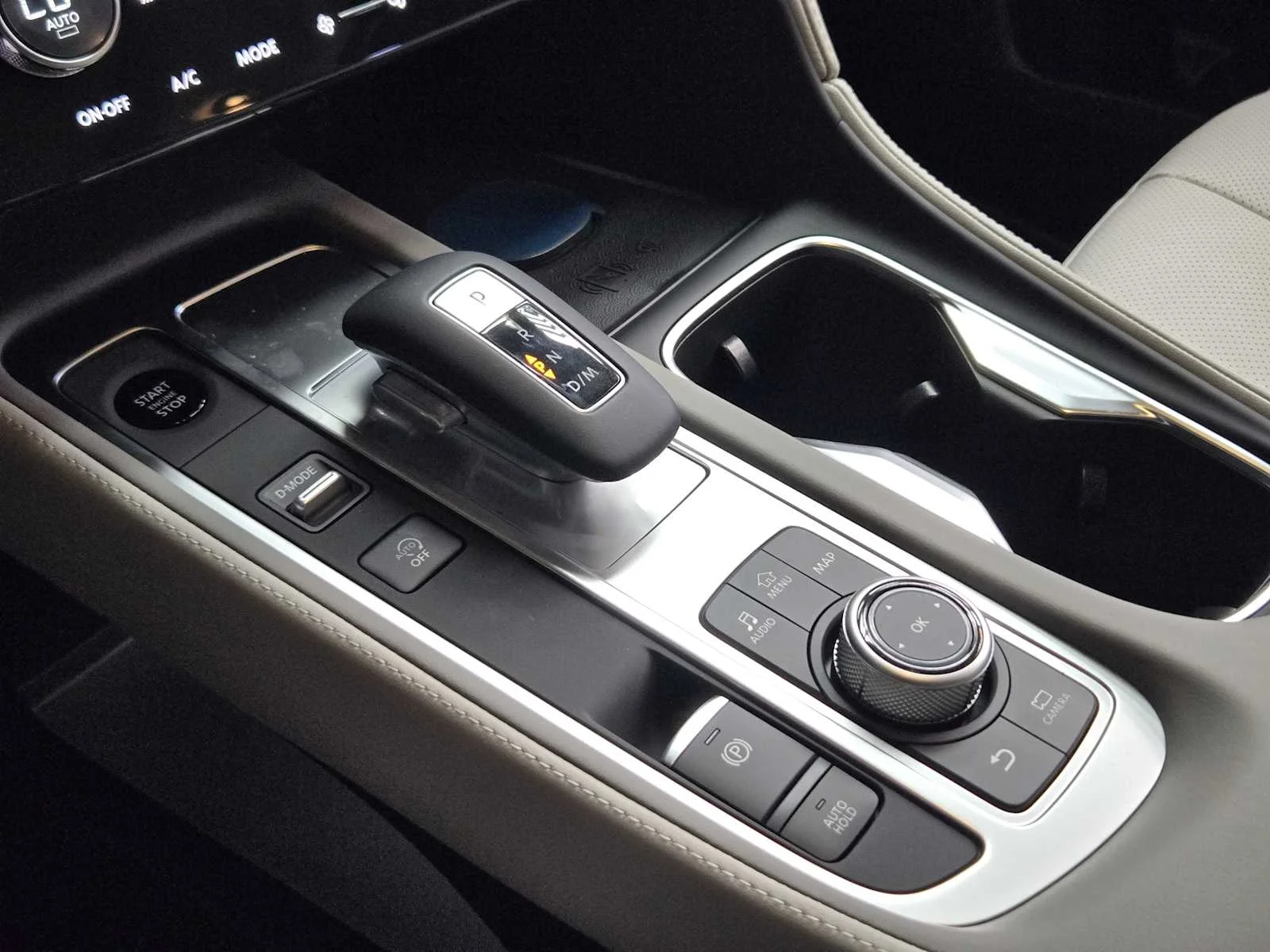 New 2027 GRAPHITE SHADOW INFINITI Luxe FWD image 12
