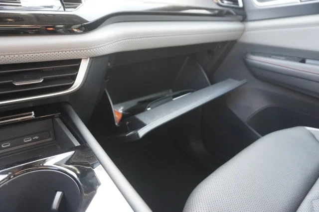 New 2026 Opal White Pearl Volkswagen 2.0T Peak Edition image 31