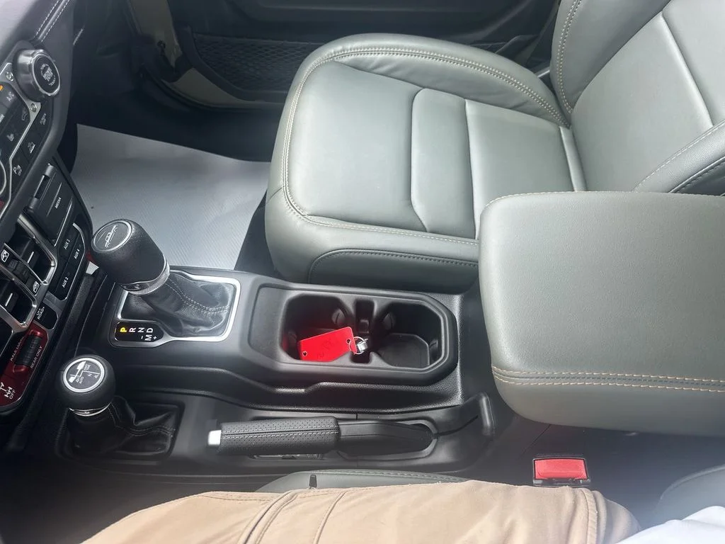 Used 2025 Green Jeep Mojave image 28