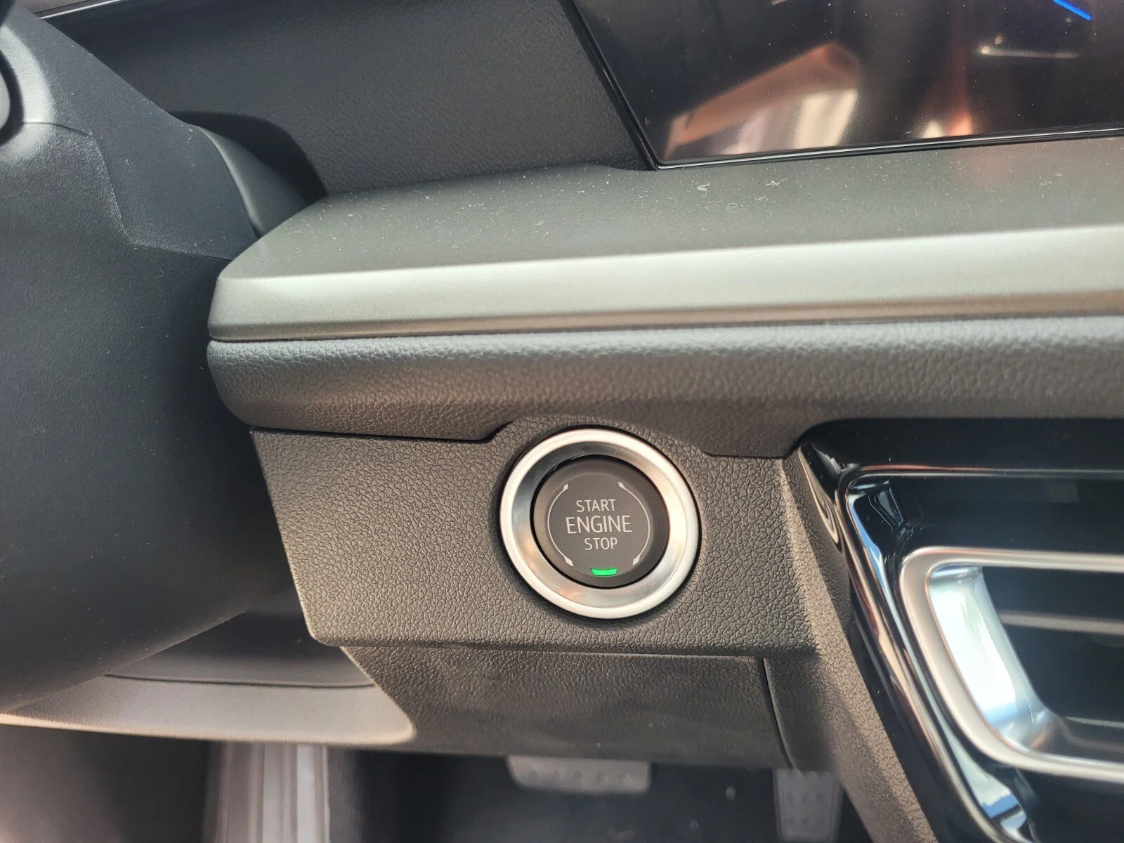 2025 Chevrolet Traverse LT - Photo 30
