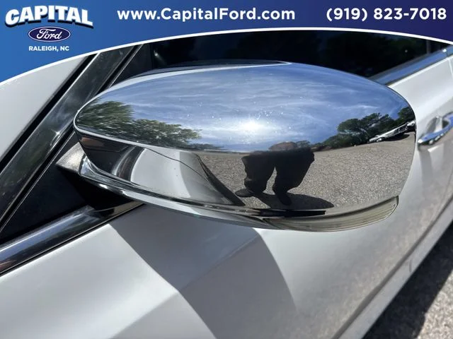 Used 2018 White Chrysler Limited image 12