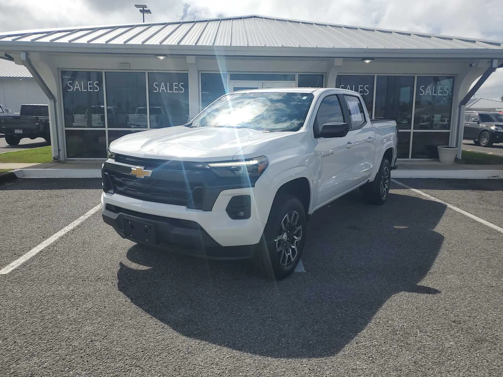 Used 2024 Summit White Chevrolet LT image 1