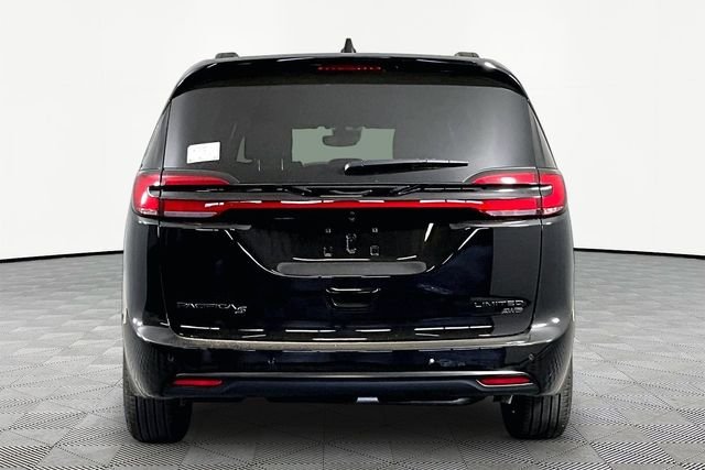 New 2027 Diamond Black Crystal Pearl-Coat Exterior Paint Chrysler Limited image 5