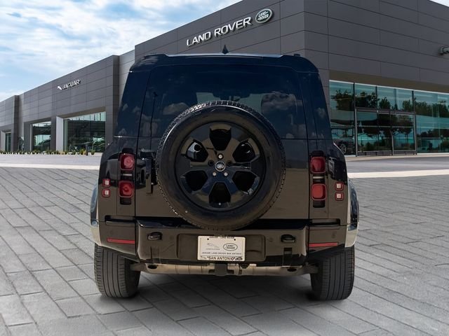 Used 2024 Black Land Rover X-Dynamic SE image 4
