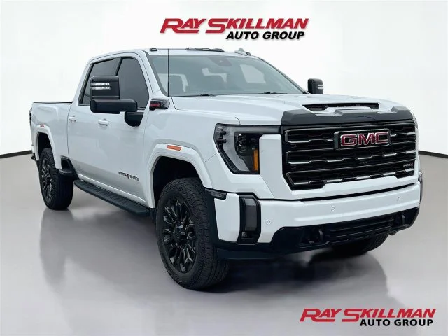 Used 2024 White GMC AT4 image 1