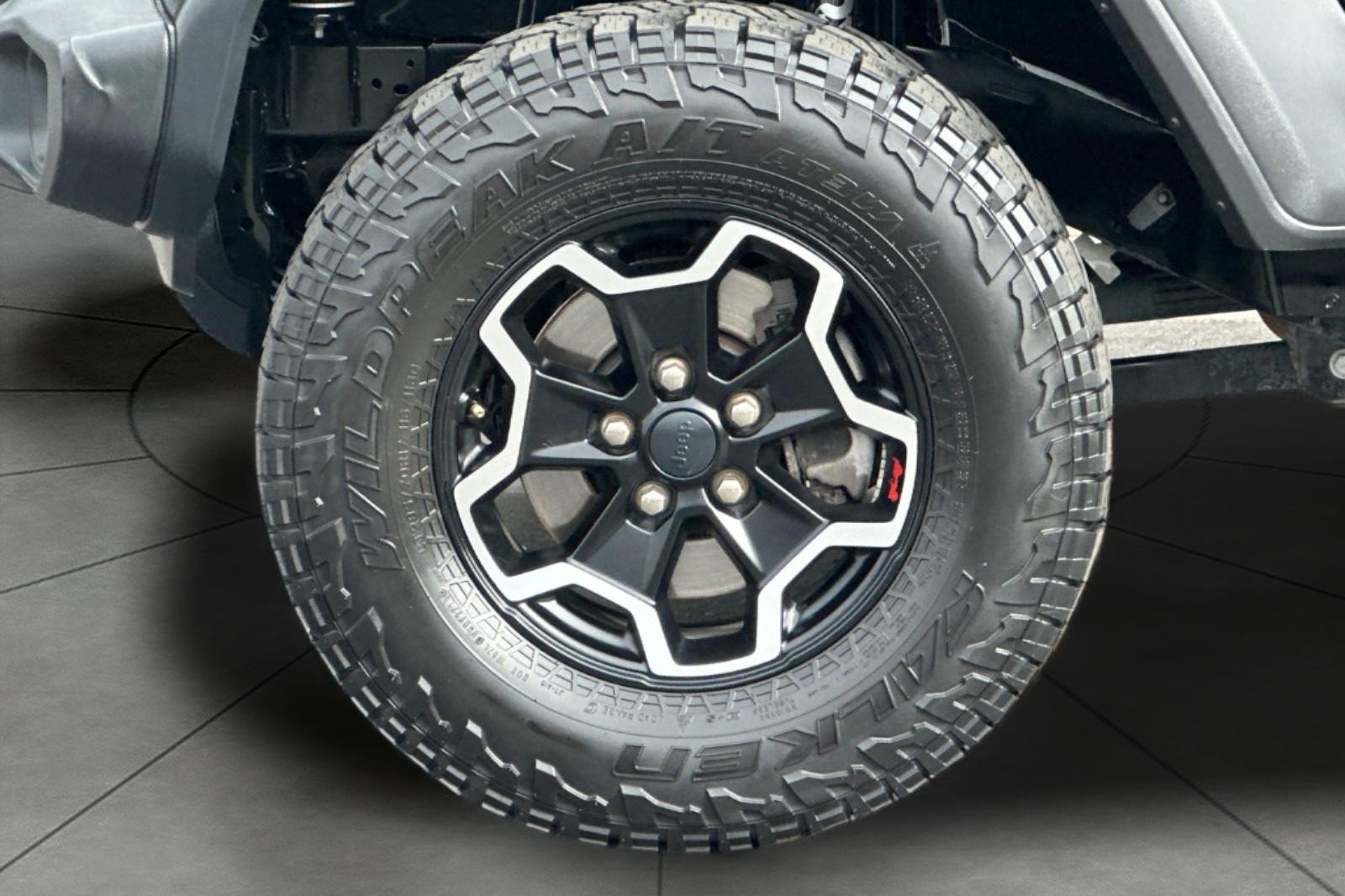 Used 2020 BLACK Jeep Sport S image 24