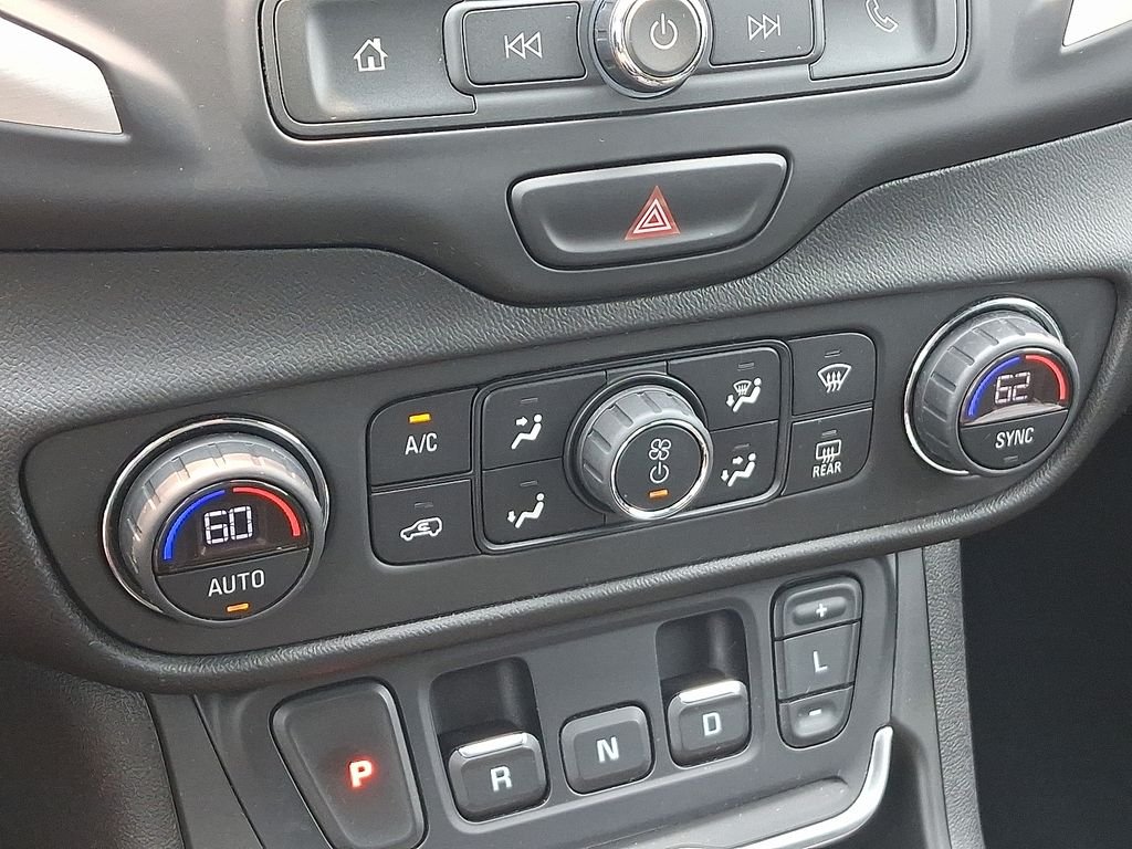 Used 2018 Steel Metallic GMC SLE image 16