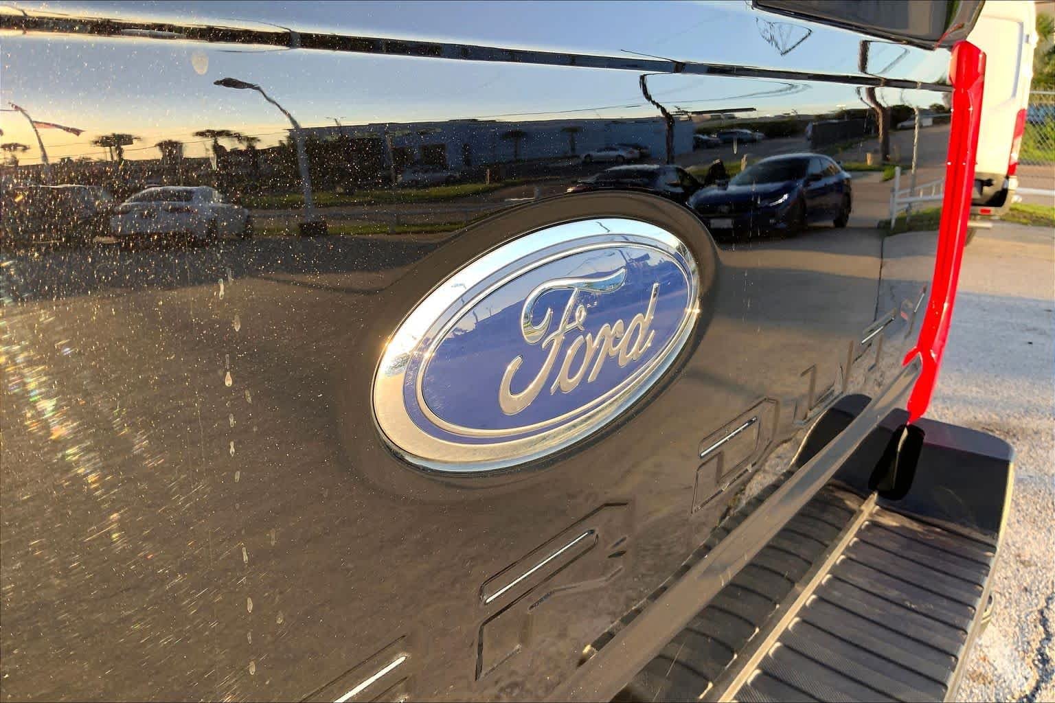 Used 2025 Agate Black Metallic Ford F-250 Pickup XLT image 10