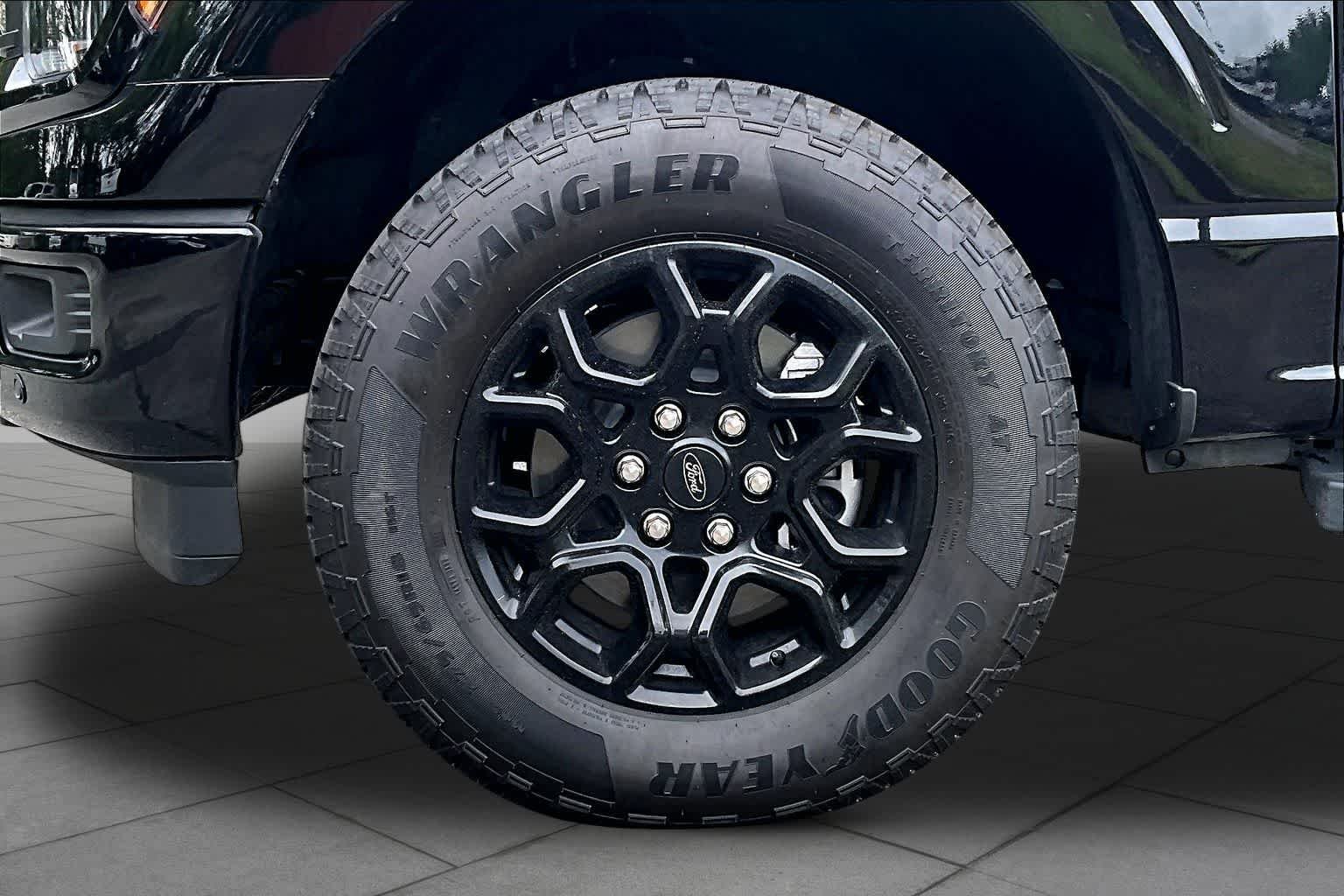 New 2026 Agate Black Metallic Ford XLT image 12