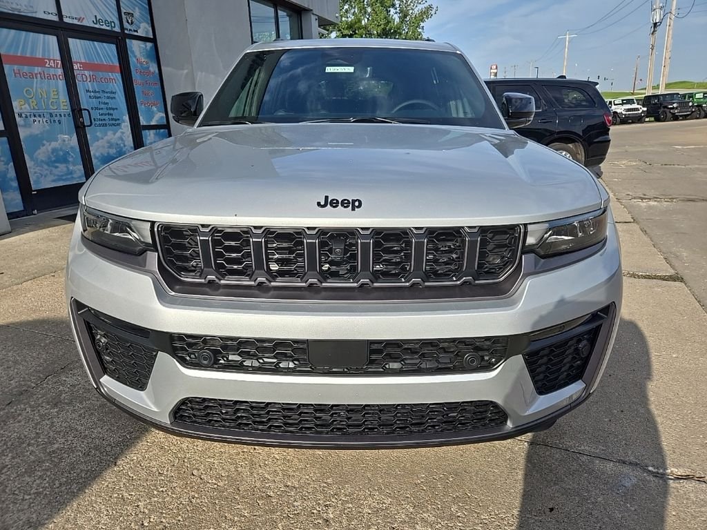New 2026 Silver Zynith Exterior Paint Jeep  image 17