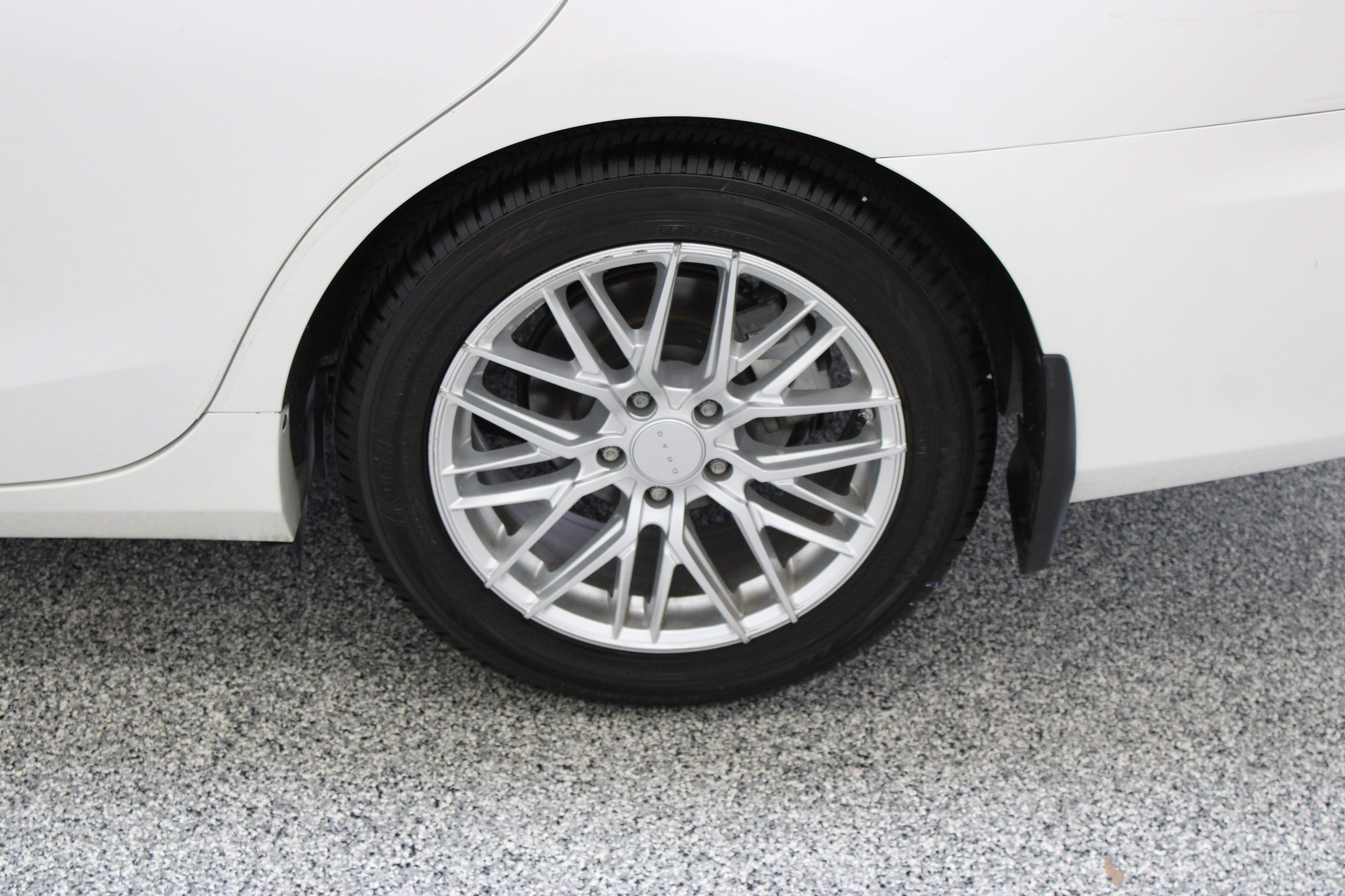 Used 2015 Blizzard Pearl Toyota XLE 3.5L image 10