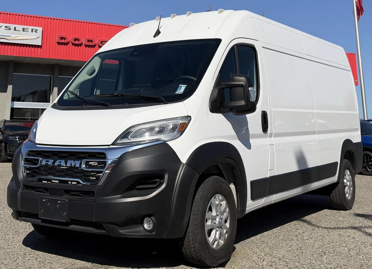 Used 2025 White RAM SLT image 1